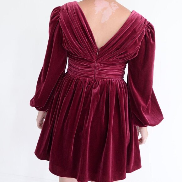 Gianni Bini Mariah Burgundy Long Sleeve Plunging V-Neckline Velvet Mini Dress 4 - Picture 3 of 12